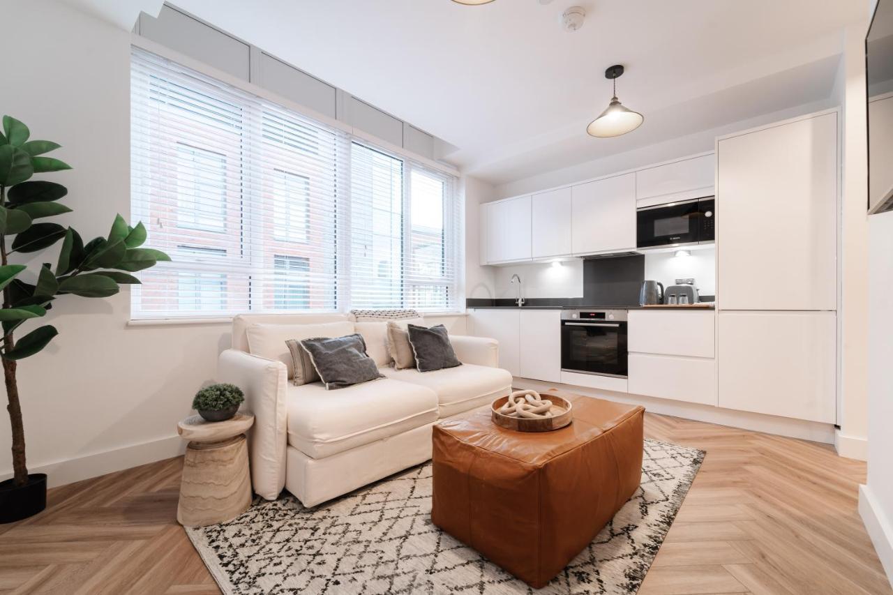 Royal House Stylish Apartments - Chester Esterno foto