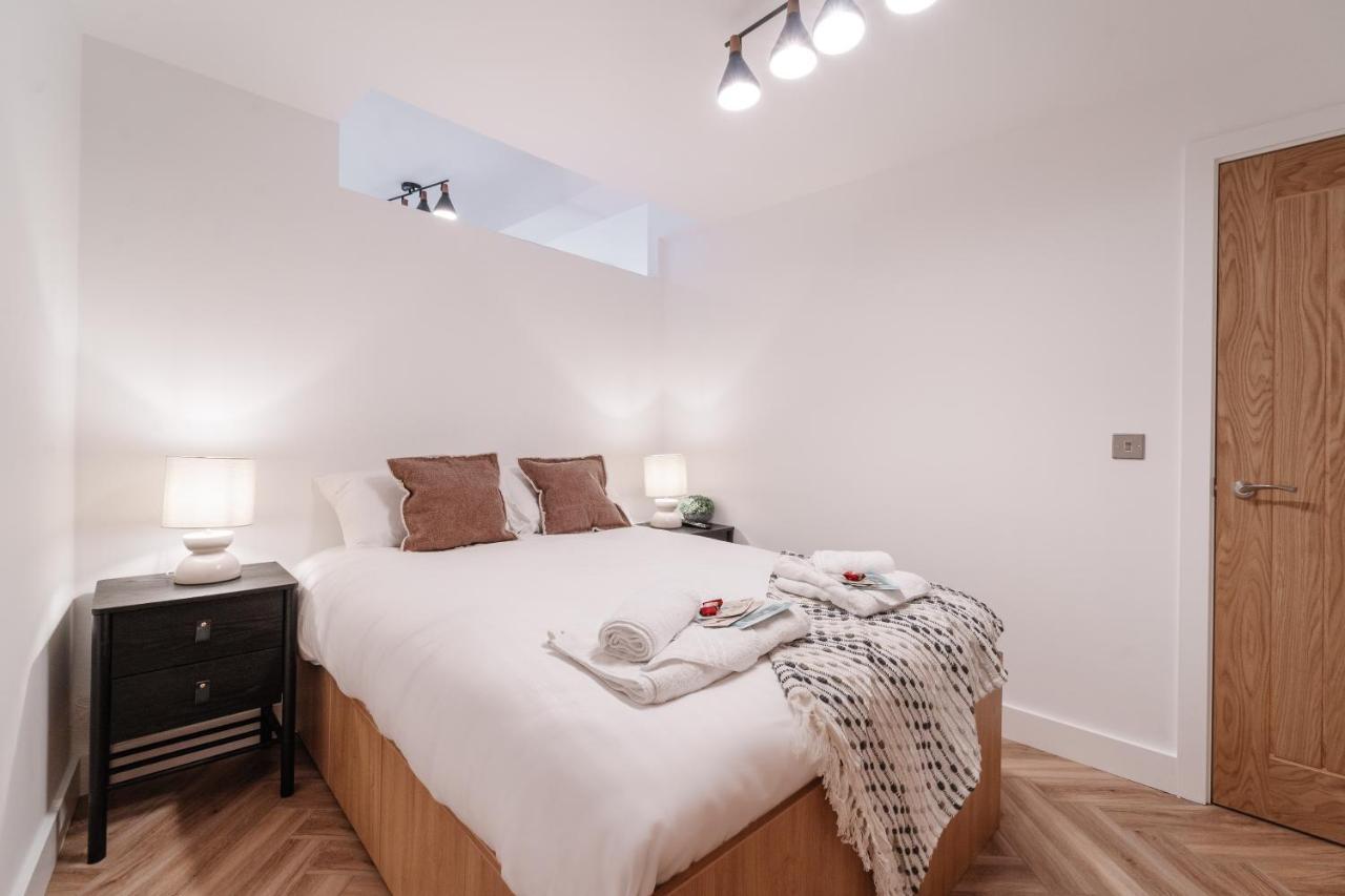 Royal House Stylish Apartments - Chester Esterno foto