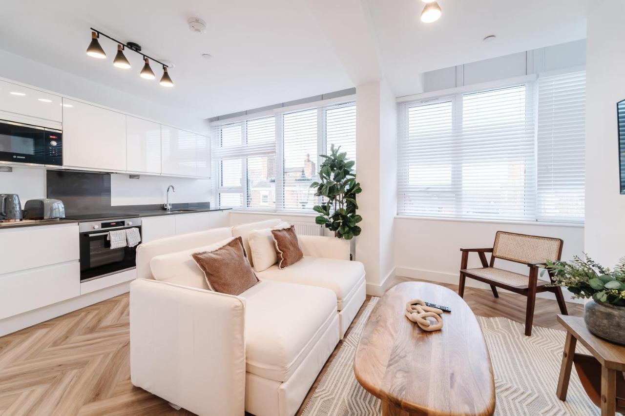 Royal House Stylish Apartments - Chester Esterno foto