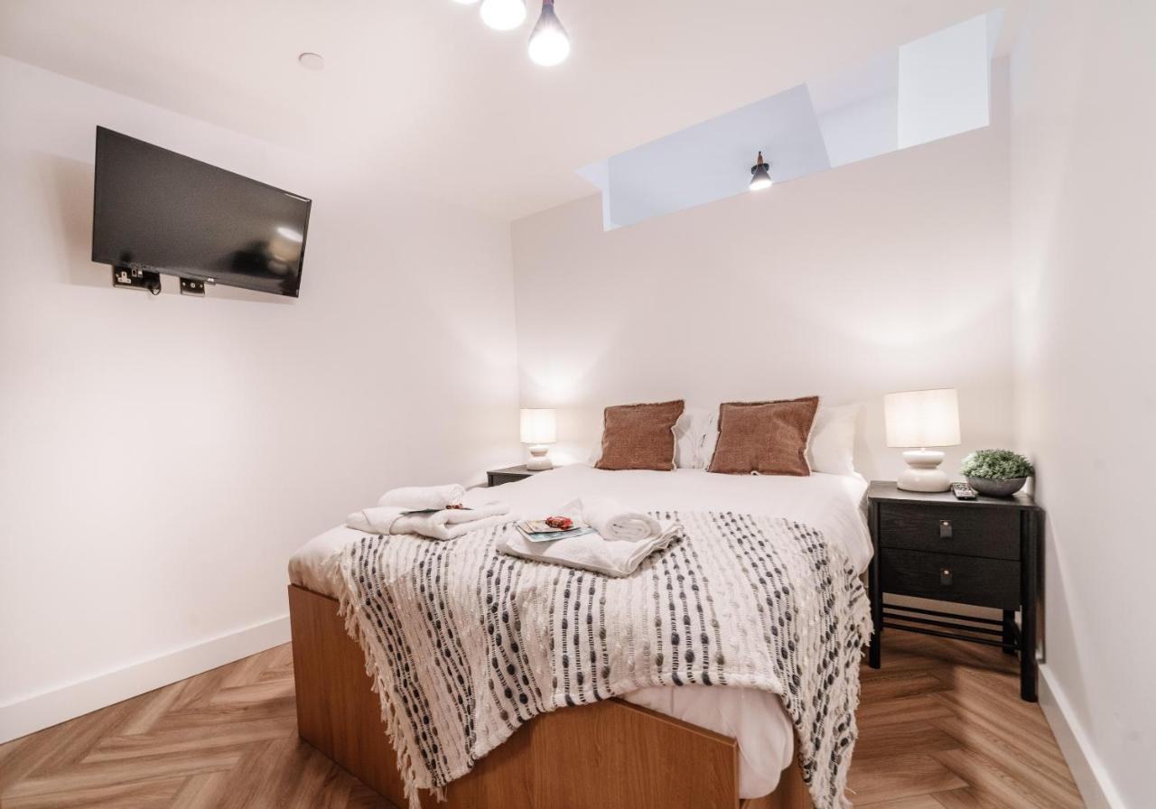Royal House Stylish Apartments - Chester Esterno foto