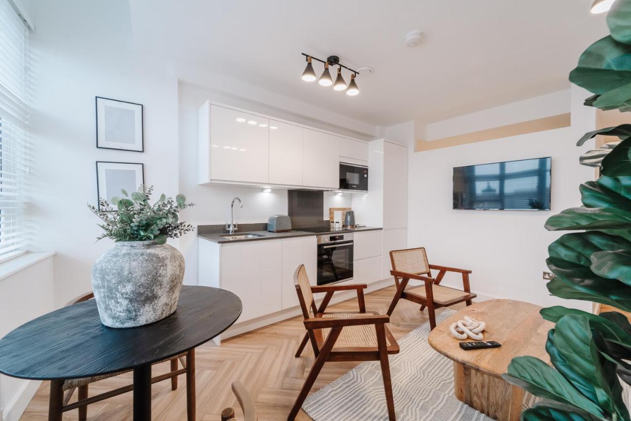 Royal House Stylish Apartments - Chester Esterno foto