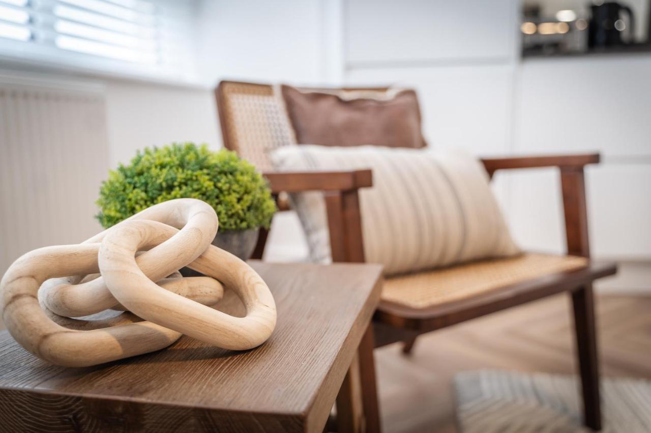Royal House Stylish Apartments - Chester Esterno foto