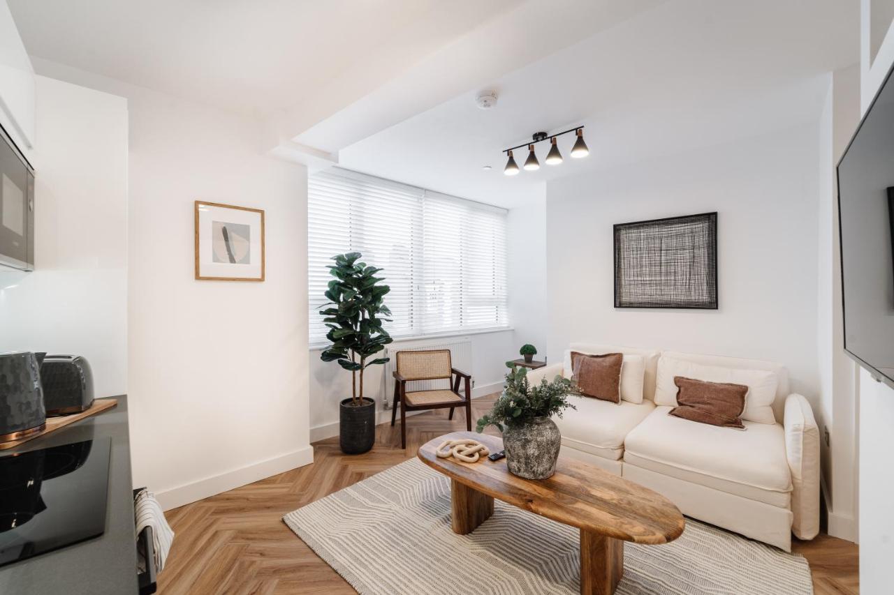 Royal House Stylish Apartments - Chester Esterno foto