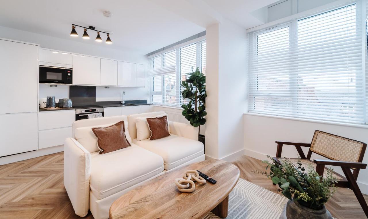 Royal House Stylish Apartments - Chester Esterno foto