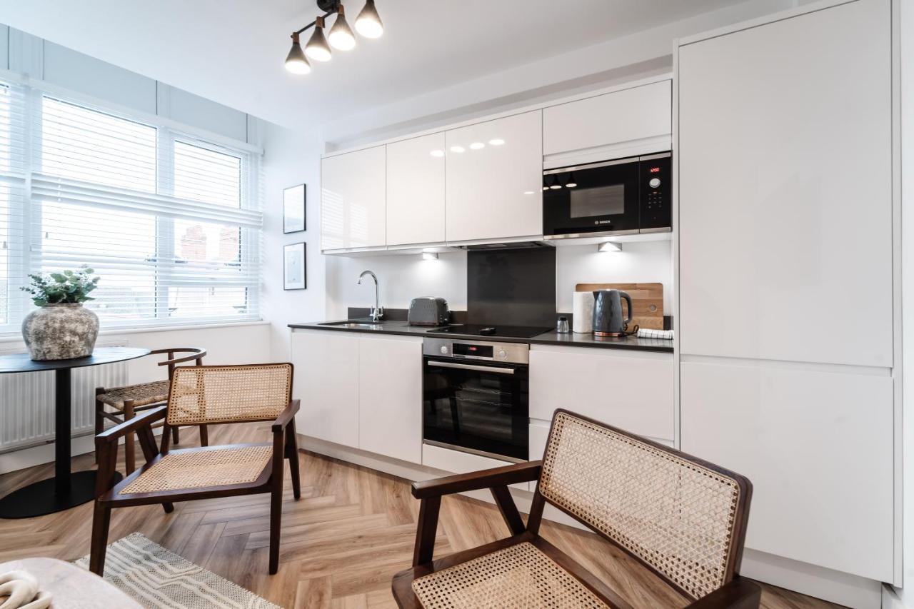 Royal House Stylish Apartments - Chester Esterno foto