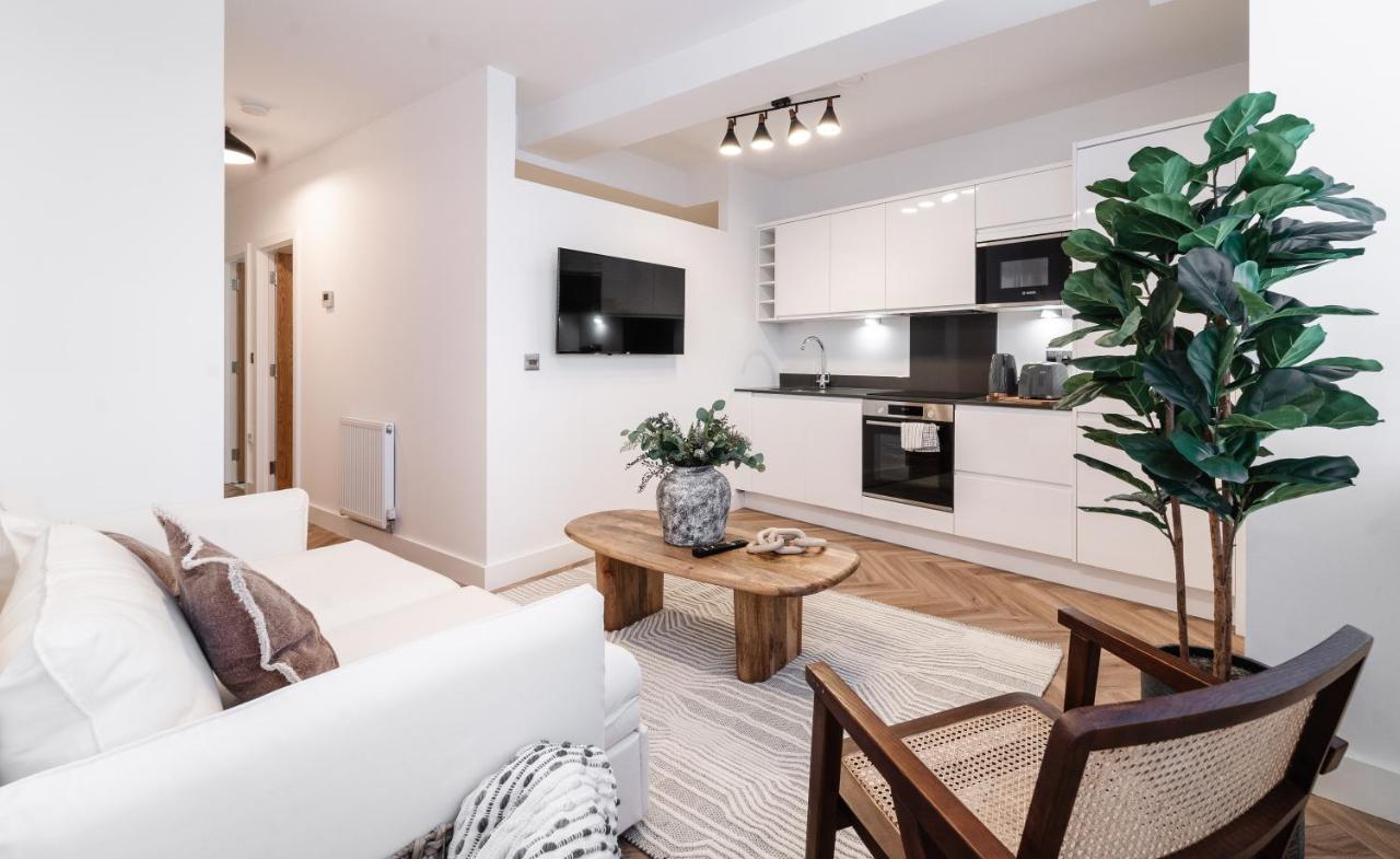 Royal House Stylish Apartments - Chester Esterno foto