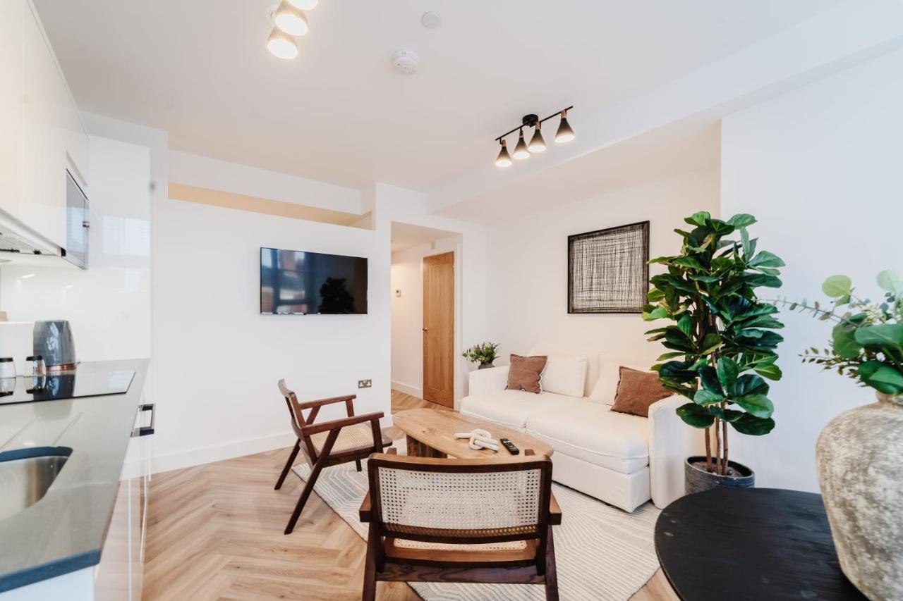 Royal House Stylish Apartments - Chester Esterno foto