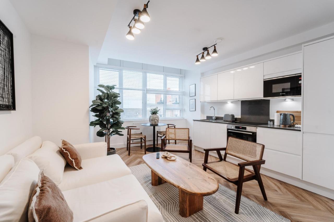 Royal House Stylish Apartments - Chester Esterno foto