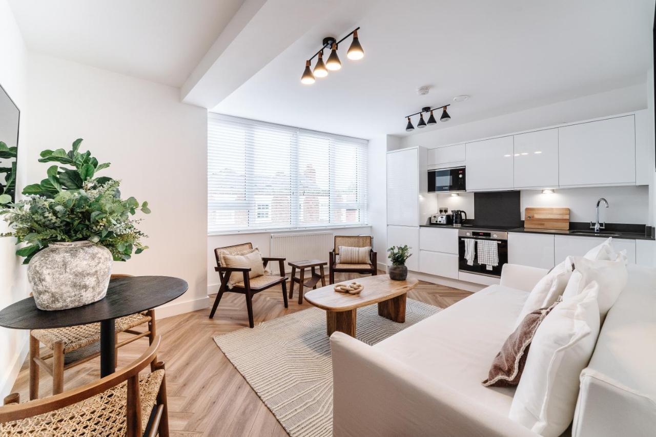 Royal House Stylish Apartments - Chester Esterno foto